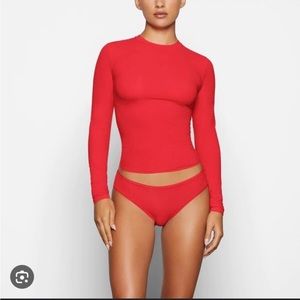 Skims red long sleeve fits everybody tee